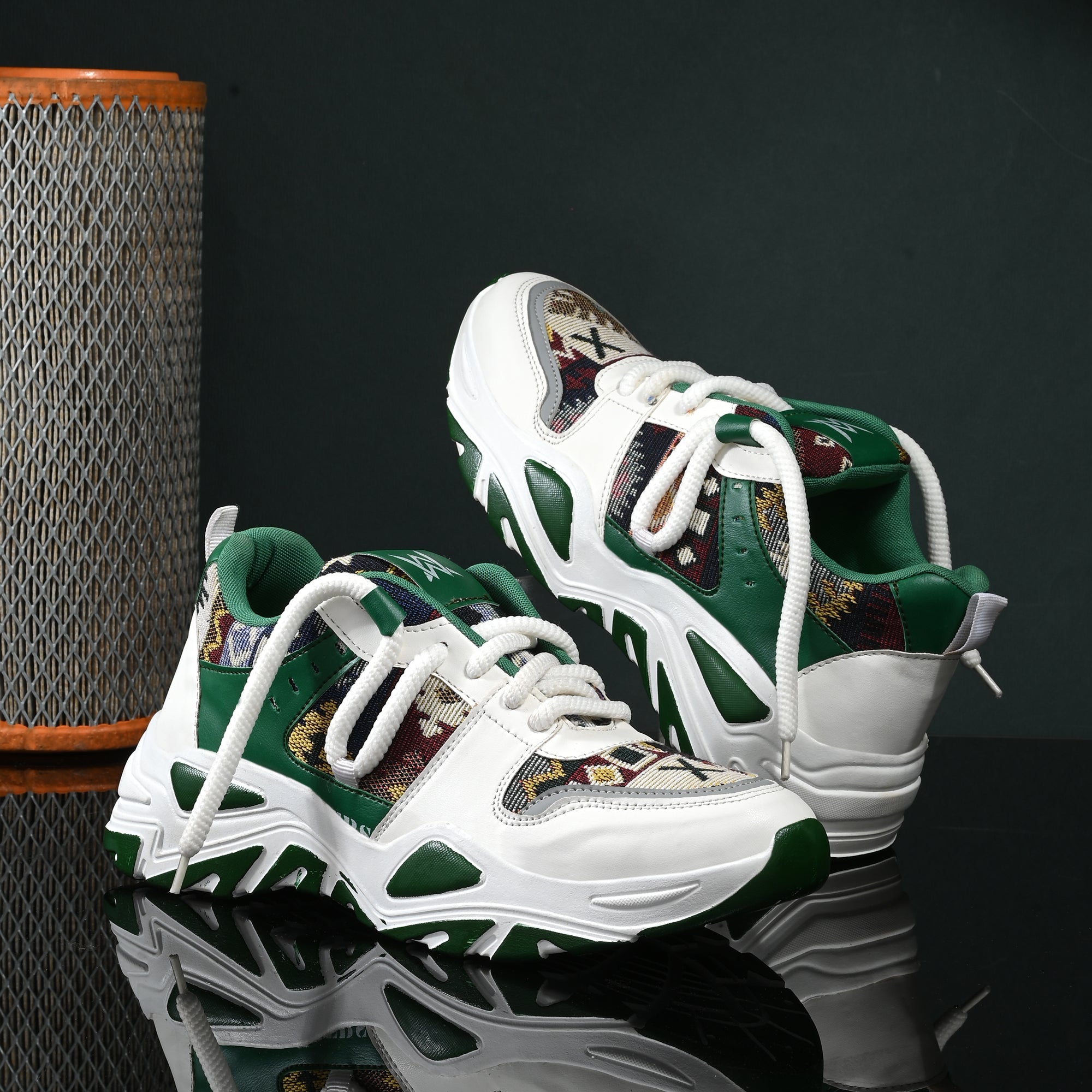 Woakers Tribal Stride